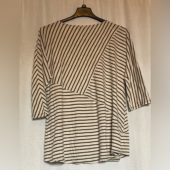 Chico’s army green and cream top - Picture 2 of 6